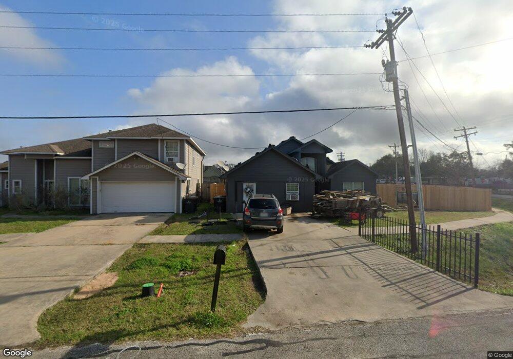 2421 Rowan Burton Rd, Alvin, TX 77511 - photo 1