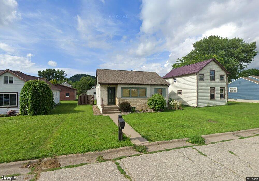322 N 1st St, La Crescent, MN 55947 - photo 1