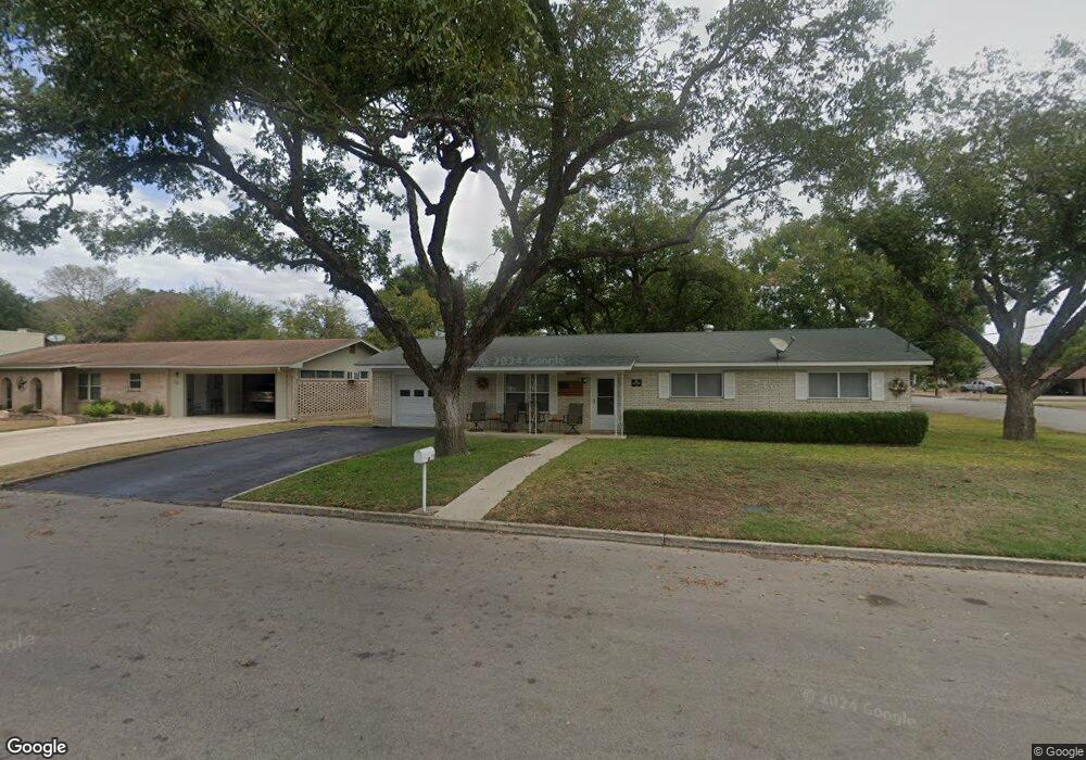 710 Fair Ln, New Braunfels, TX 78130 - photo 1