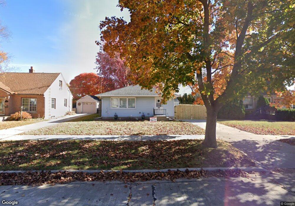 1319 N 9th St, Manitowoc, WI 54220 - photo 1