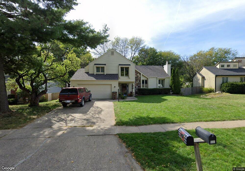 916 51st St, West Des Moines, IA 50265 - photo 1