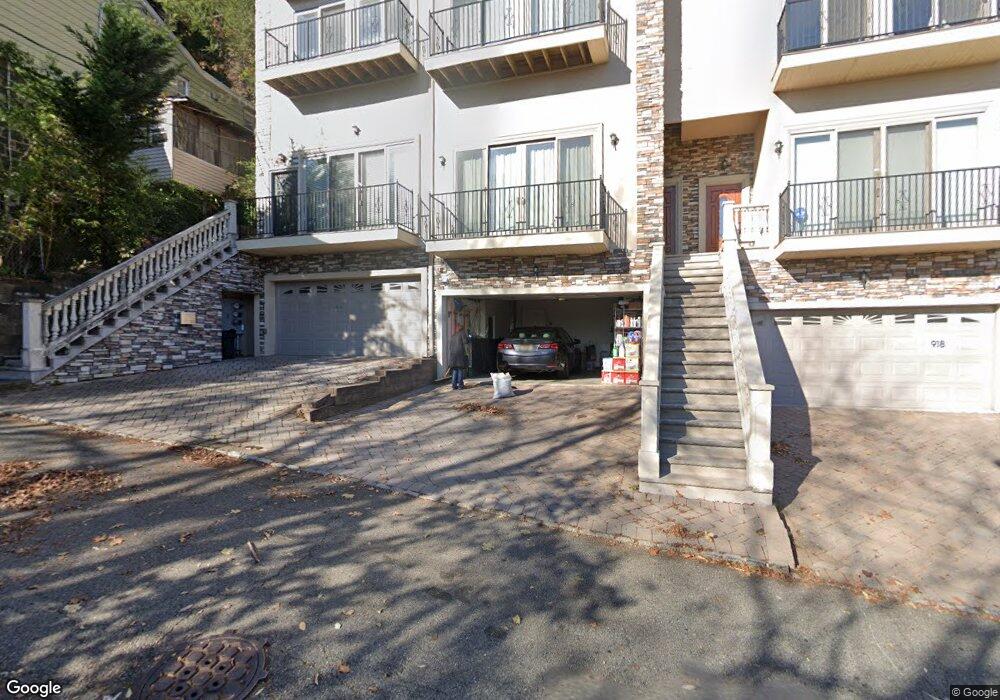 914 Undercliff Ave unit 6, Edgewater, NJ 07020 - photo 1