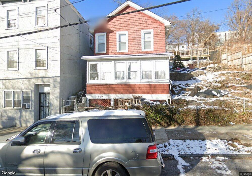 209 Edwards Place, Yonkers, NY 10703 - photo 1