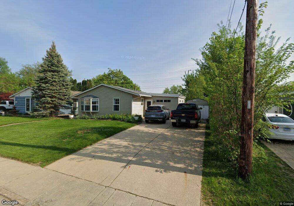 547 Waco Ln, Carpentersville, IL 60110 - photo 1