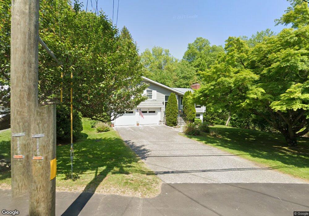 195 Weaver St, Greenwich, CT 06831 - photo 1