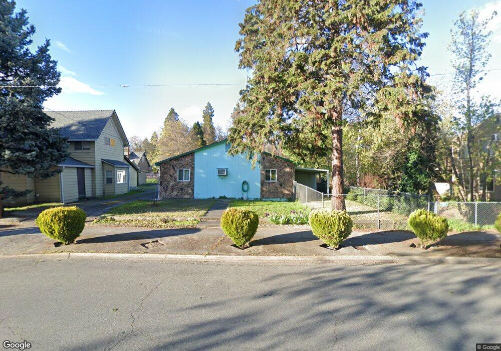 520 NW E St, Grants Pass, OR 97526 - photo 1