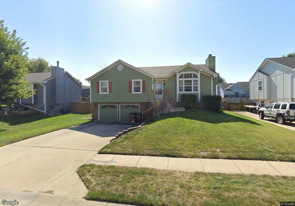 207 W Sierra Dr, Raymore, MO 64083 - photo 1