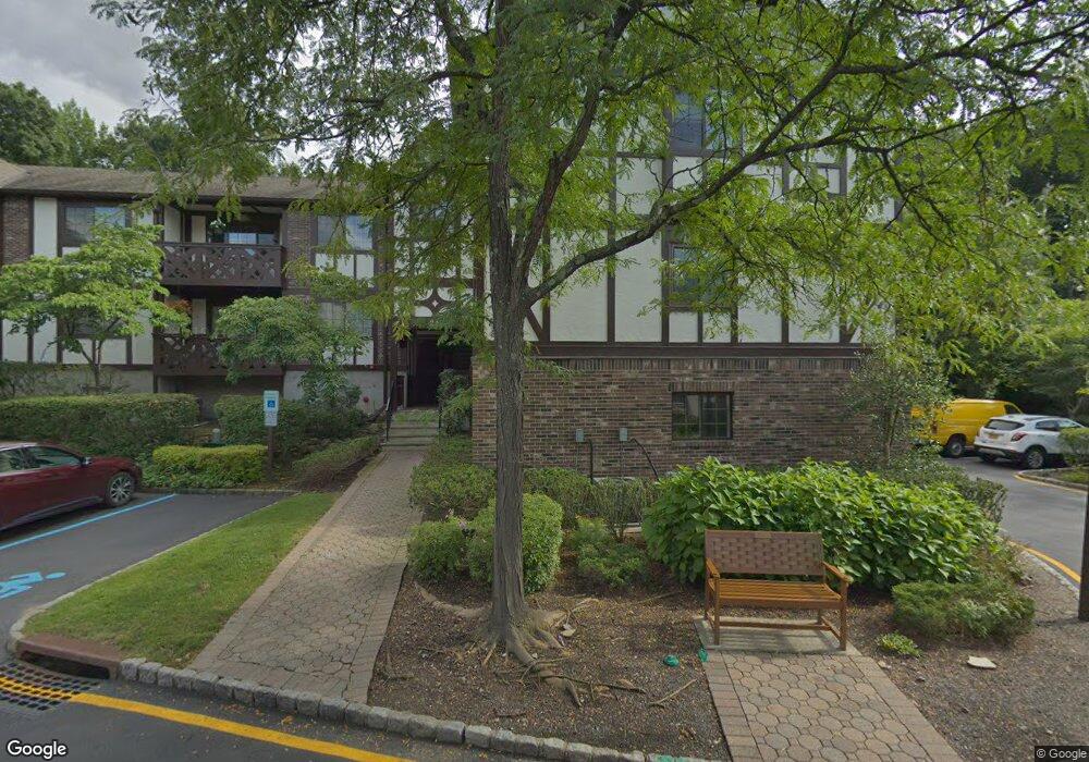 2405 Hemingway Ln, Mahwah, NJ 07430 - photo 1