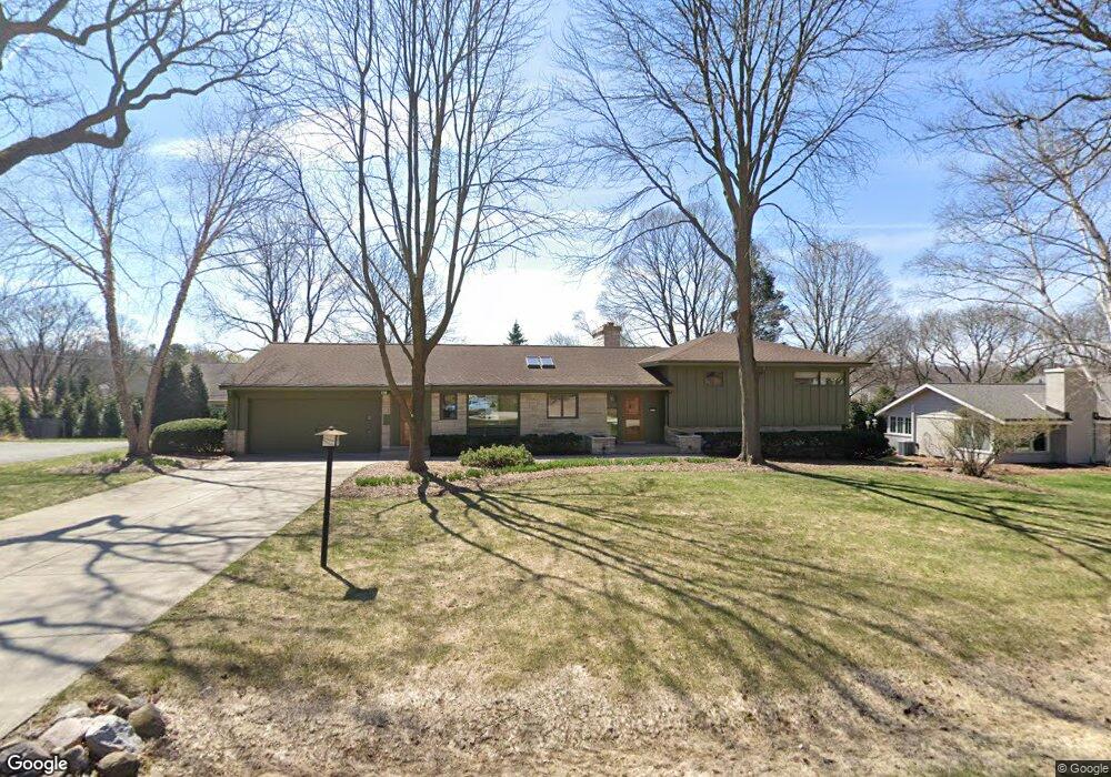 13245 Oakhurst Dr, Elm Grove, WI 53122 - photo 1