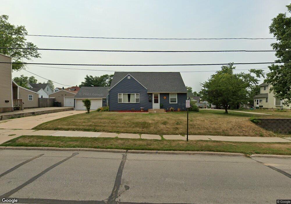 2320 J St SW, Cedar Rapids, IA 52404 - photo 1