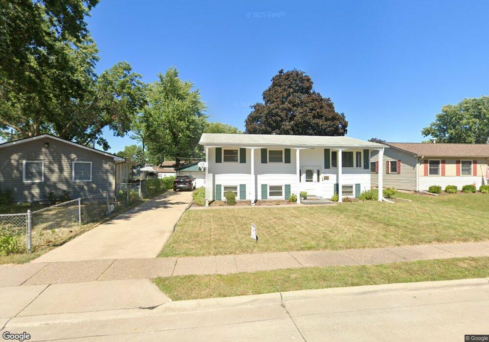 2224 W 34th St, Davenport, IA 52806 - photo 1