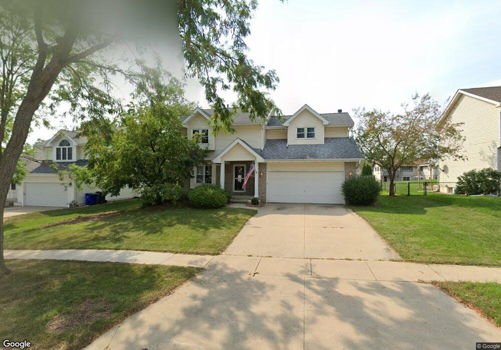 4009 Riverside Dr NE, Cedar Rapids, IA 52411 - photo 1