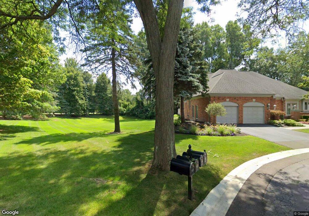 2816 Birchwood Ct, Bloomfield Hills, MI 48302 - photo 1