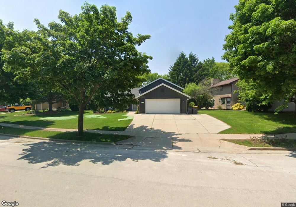 1534 Butler Dr, Waukesha, WI 53186 - photo 1