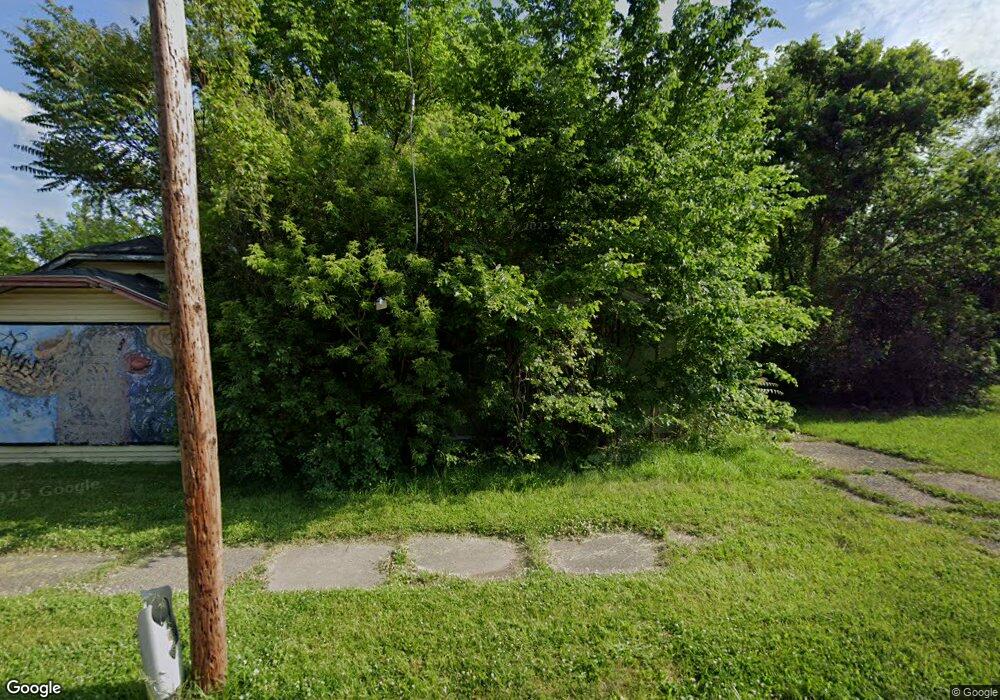 405 E Piper Ave, Flint, MI 48505 - photo 1