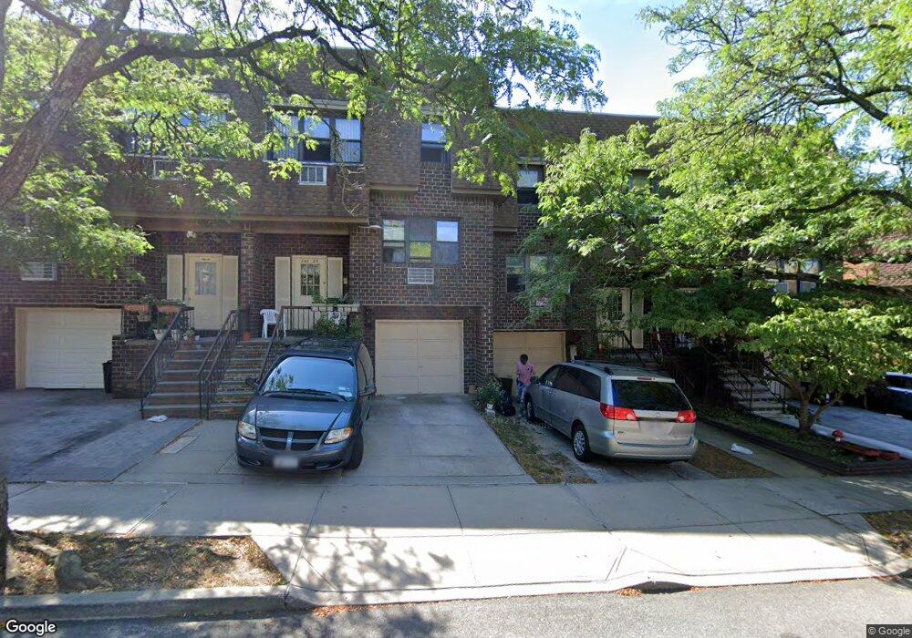 24024 69th Ave unit 42, Little Neck, NY 11362 - photo 1