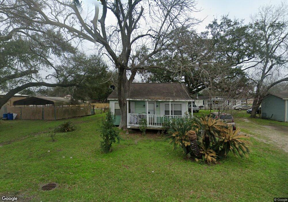809 N Gordon St, Alvin, TX 77511 - photo 1