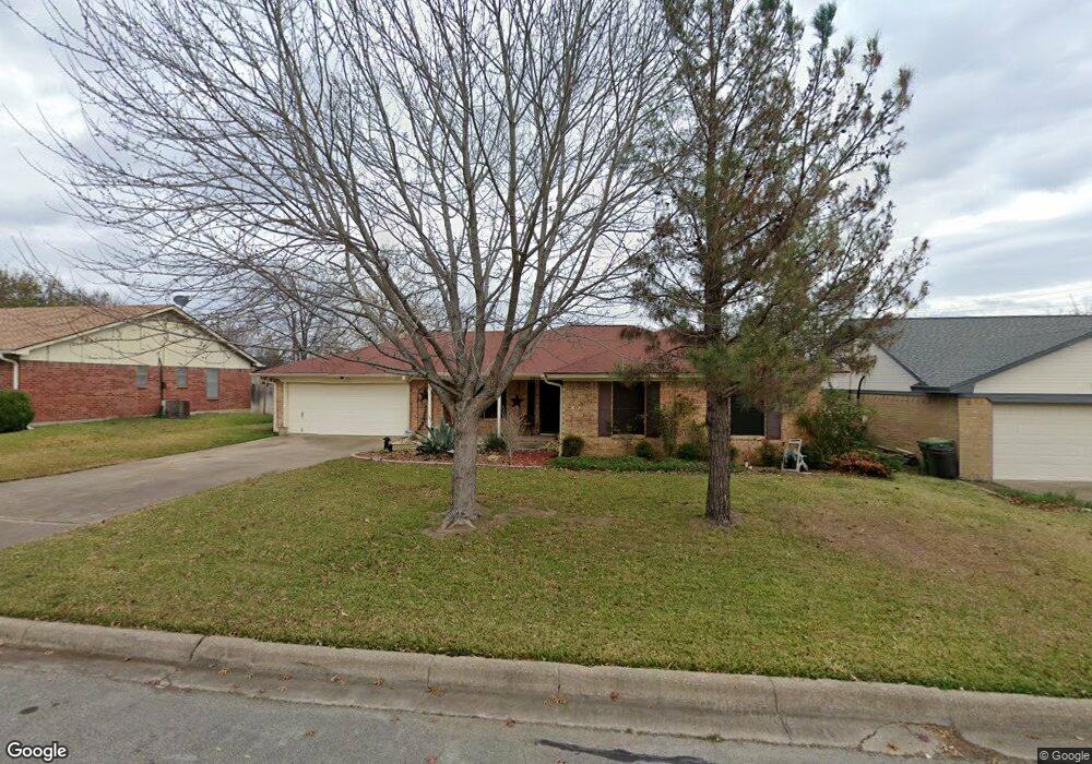 5810 Crestwood Cir E, North Richland Hills, TX 76180 - photo 1