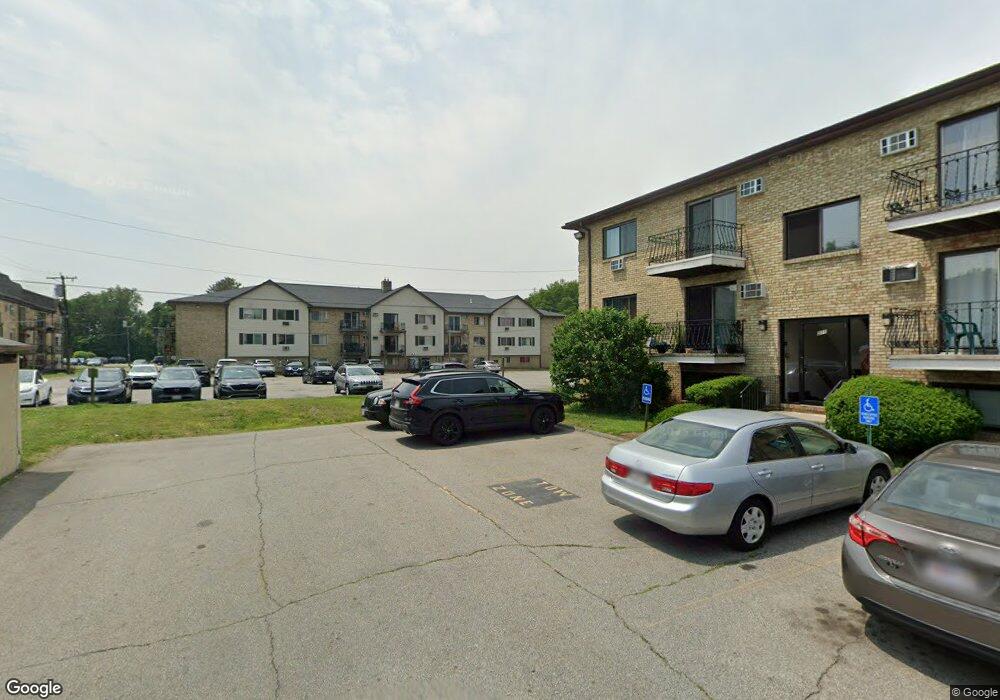 311 Camelot Court I unit 17, Lowell, MA 01854 - photo 1