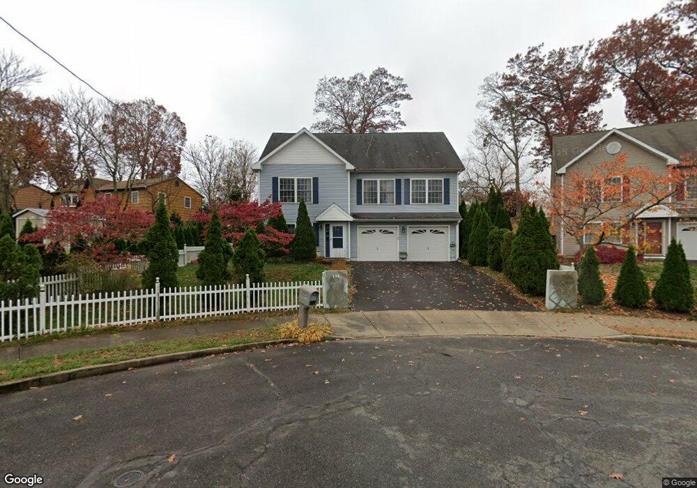 114 Erika Cir, Bridgeport, CT 06606 - photo 1