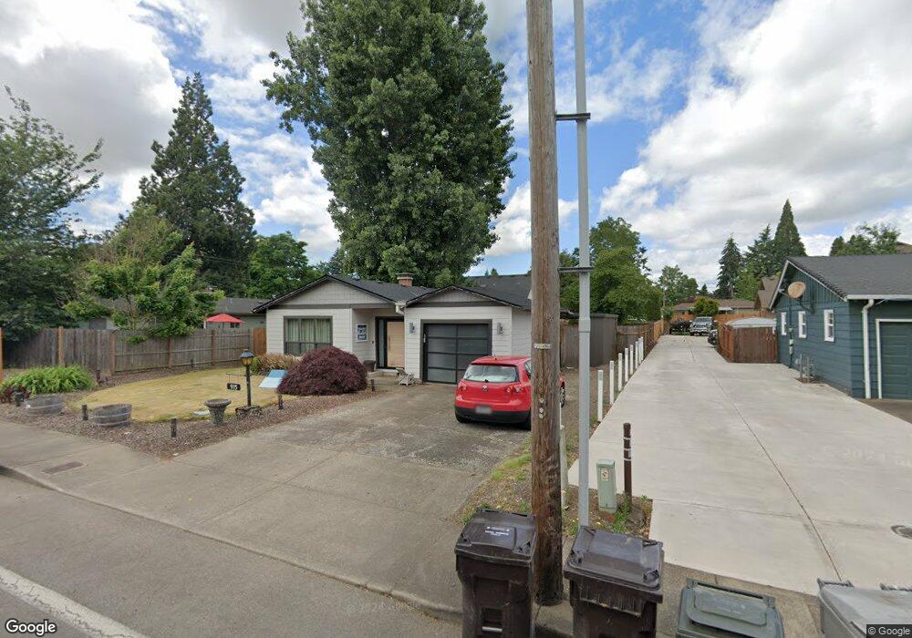 915 N Ivy St, Canby, OR 97013 - photo 1