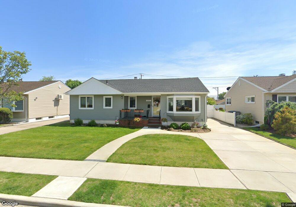 685 Byron Ave, Franklin Square, NY 11010 - photo 1