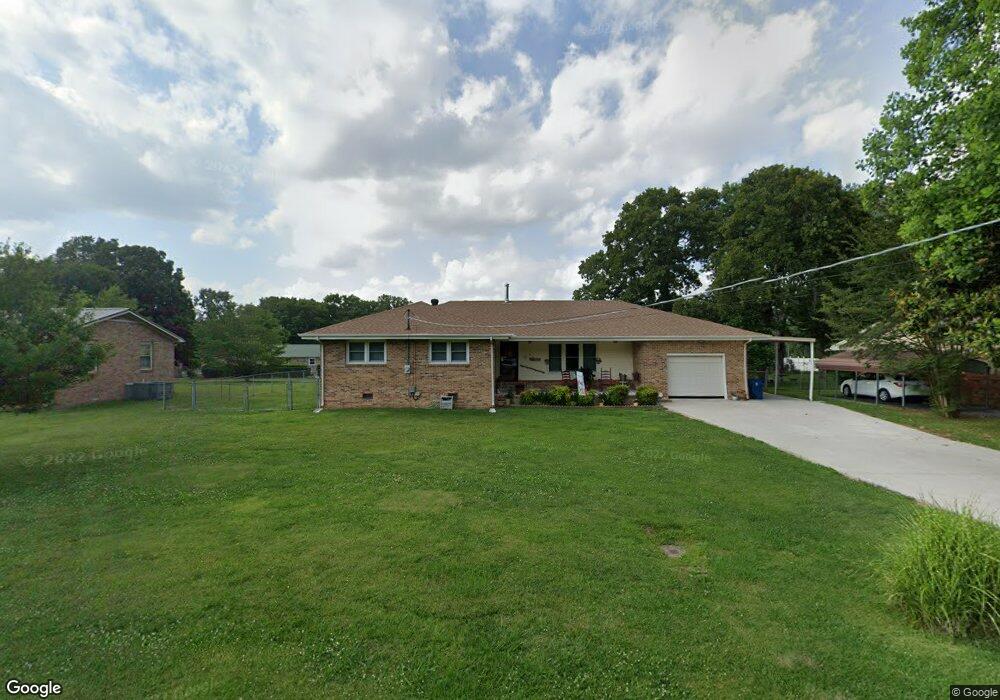 1303 Edgewood Dr, Manchester, TN 37355 - photo 1