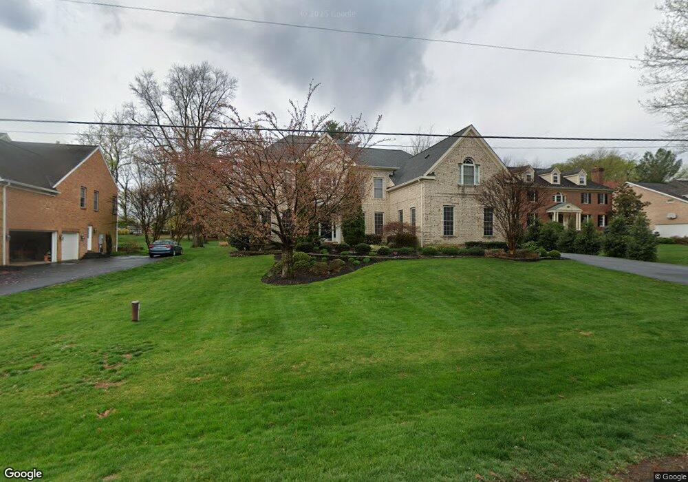 9421 Lakeside Dr, Vienna, VA 22182 - photo 1