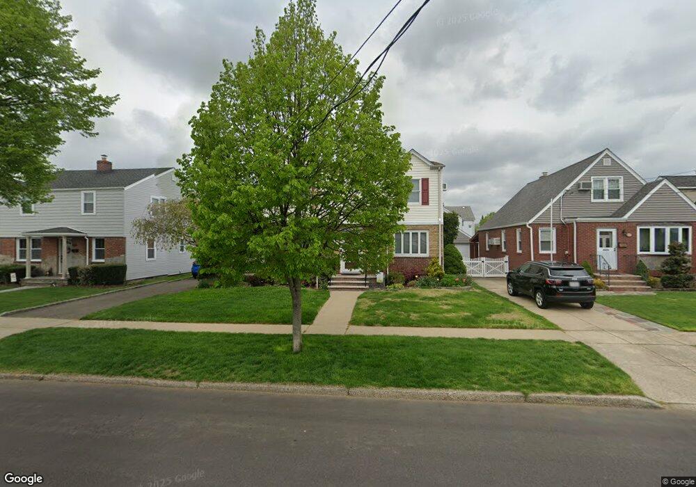 643 S 9th St, New Hyde Park, NY 11040 - photo 1