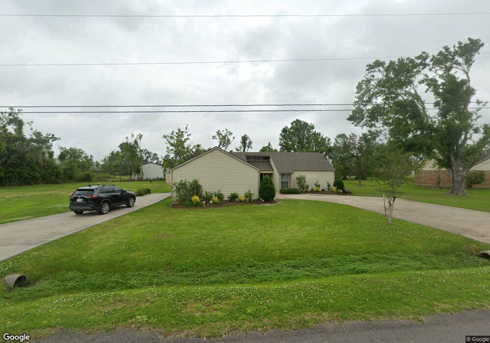 910 S Tamela Dr, Lake Charles, LA 70605 - photo 1