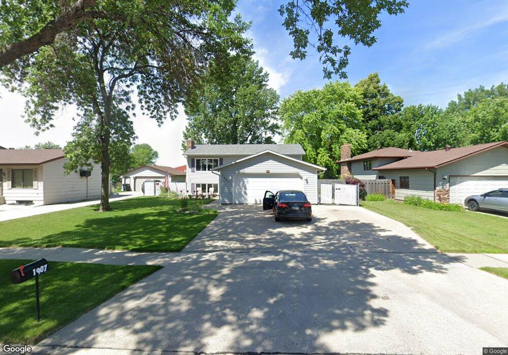 1907 23rd St S, Fargo, ND 58103 - photo 1