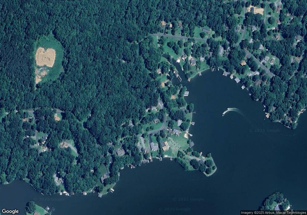 1696 N Lakeshore Dr, Louisa, VA 23093 - photo 1