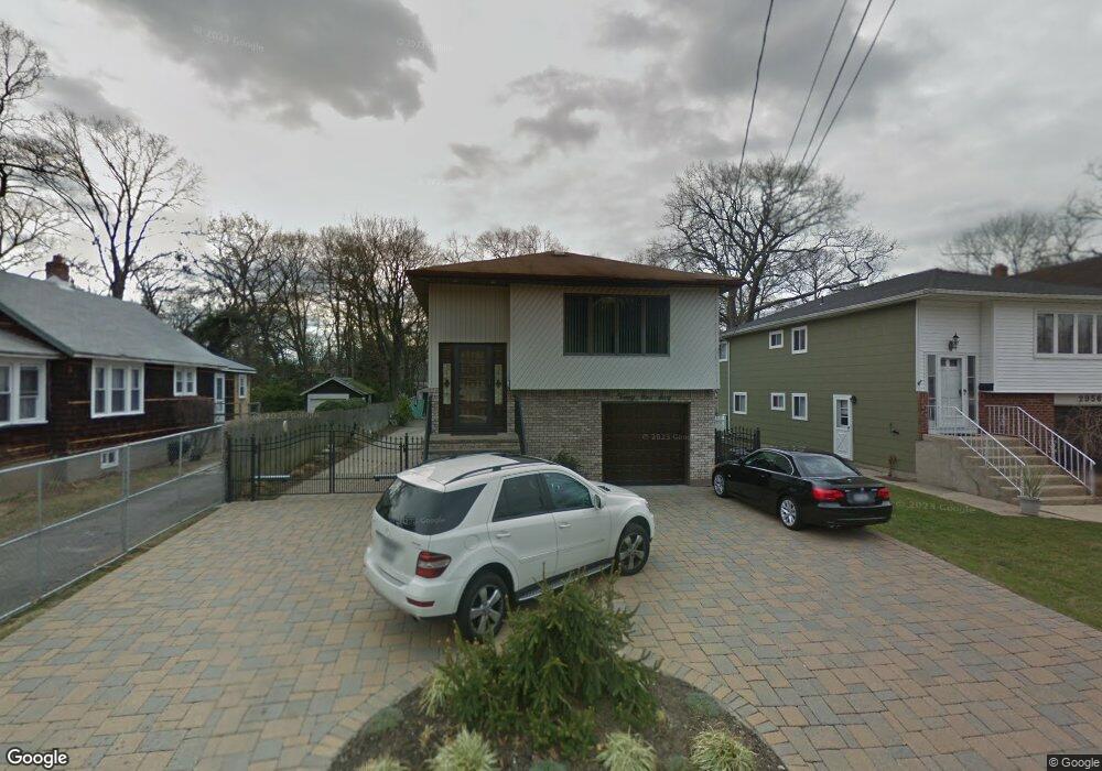 2960 Johnson Place, Wantagh, NY 11793 - photo 1