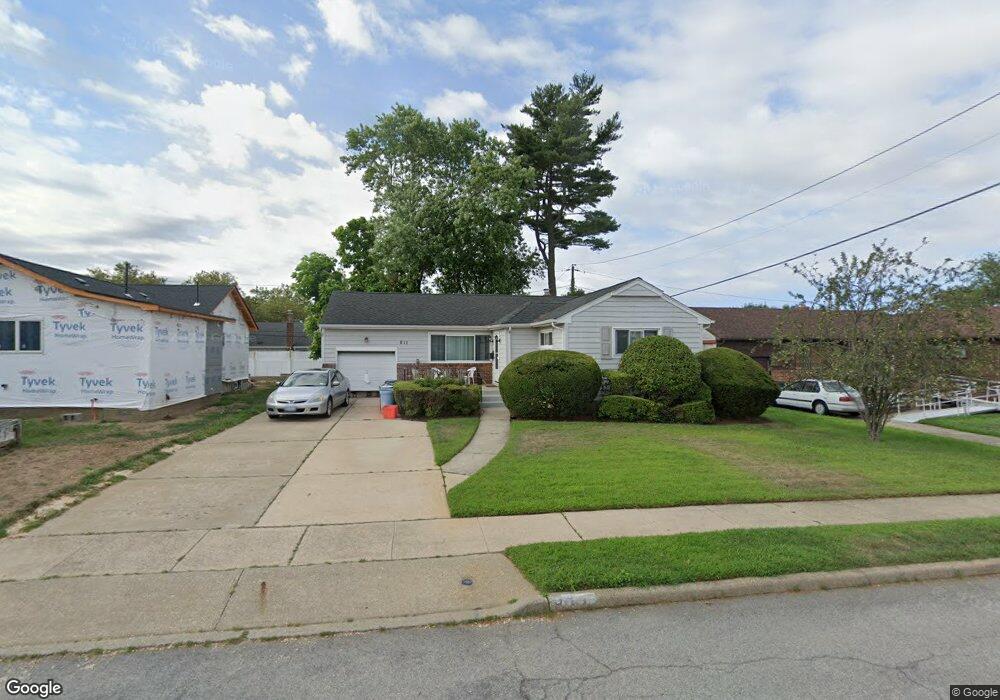 811 Princeton Rd, Franklin Square, NY 11010 - photo 1