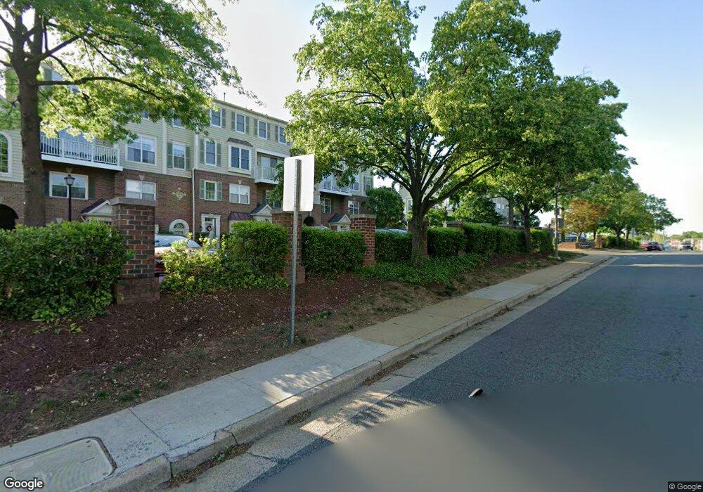1715 Kingsgate Ct unit 301, Alexandria, VA 22302 - photo 1