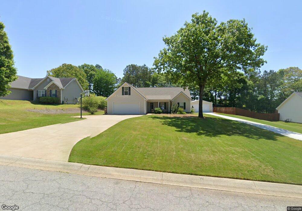 662 Allen Cir, Winder, GA 30680 - photo 1