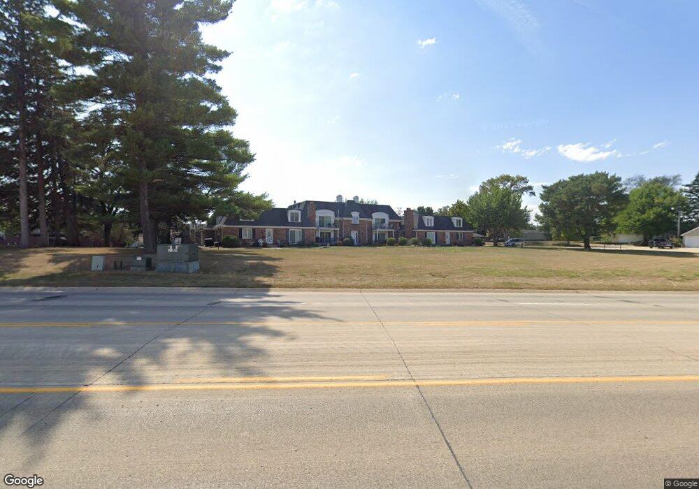 2114 W 1st St unit 4, Cedar Falls, IA 50613 - photo 1