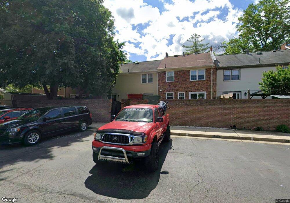 8424 Grenoble Ct, Springfield, VA 22152 - photo 1