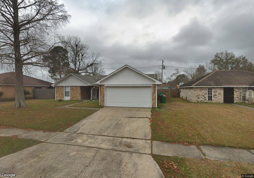 2422 S Sugar Ridge Dr, Laplace, LA 70068 - photo 1