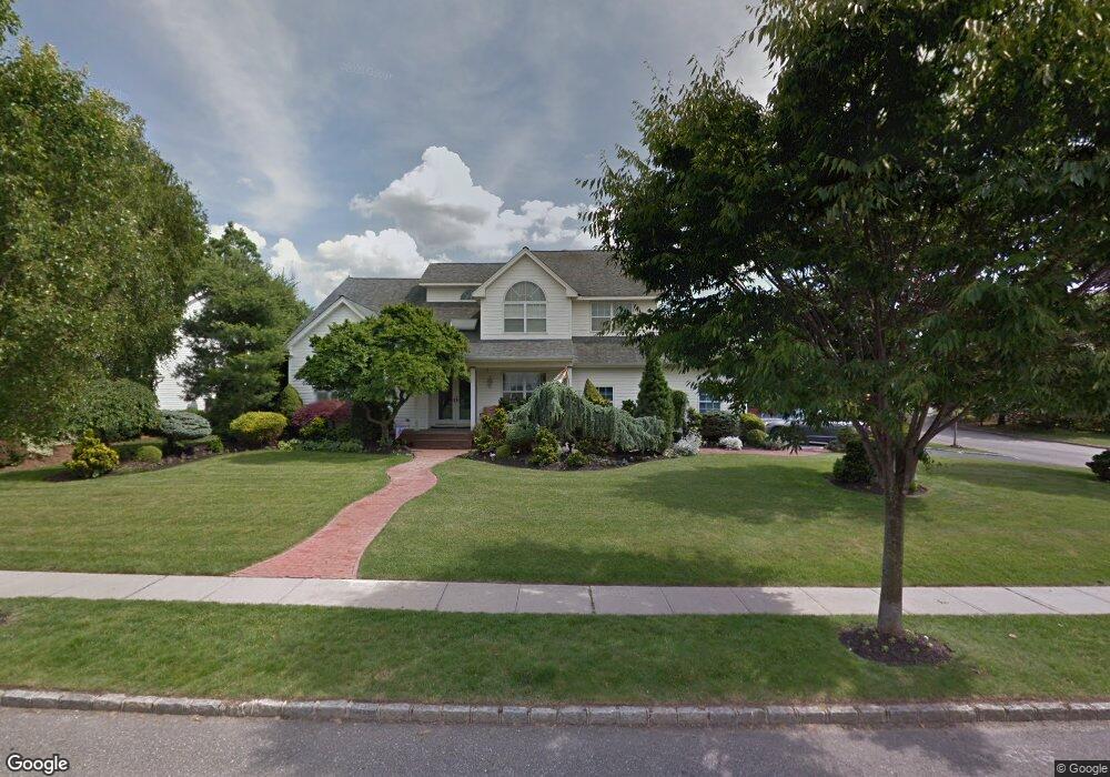 1 Tecumseh Ct, ComMacK, NY 11725 - photo 1