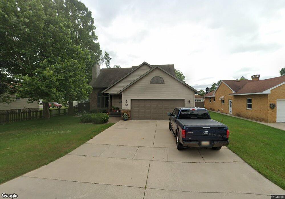 2509 17th Ave, Menominee, MI 49858 - photo 1