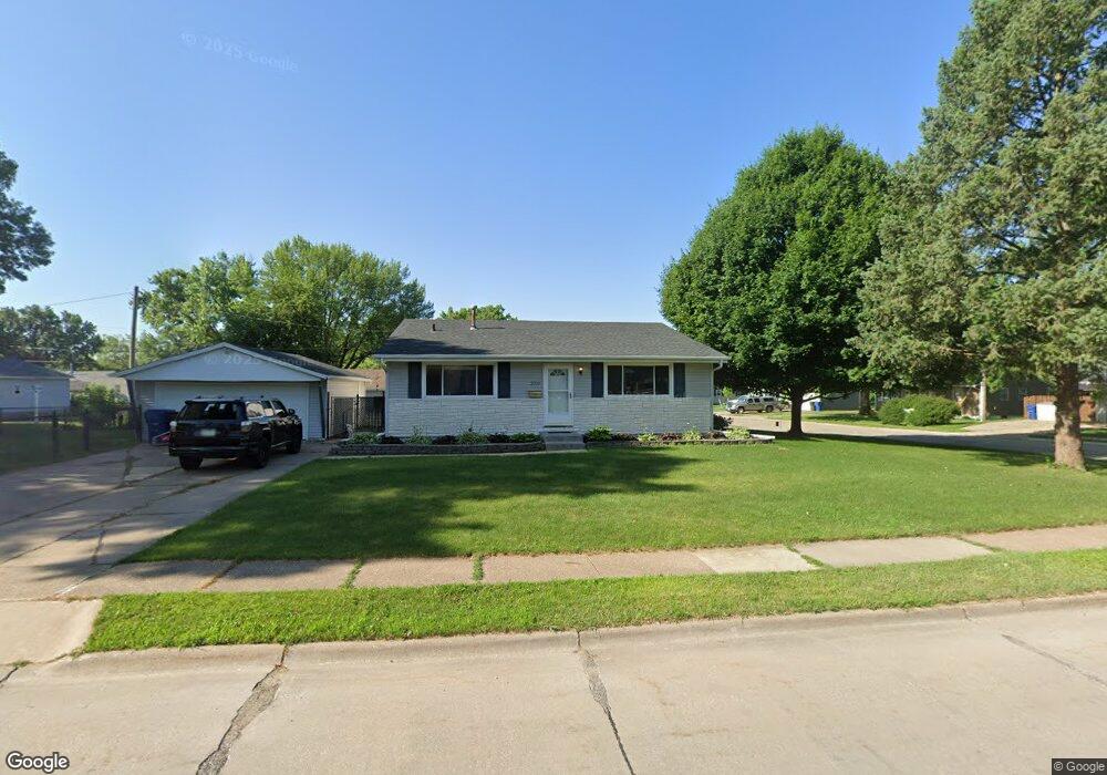 2219 W 36th St, Davenport, IA 52806 - photo 1