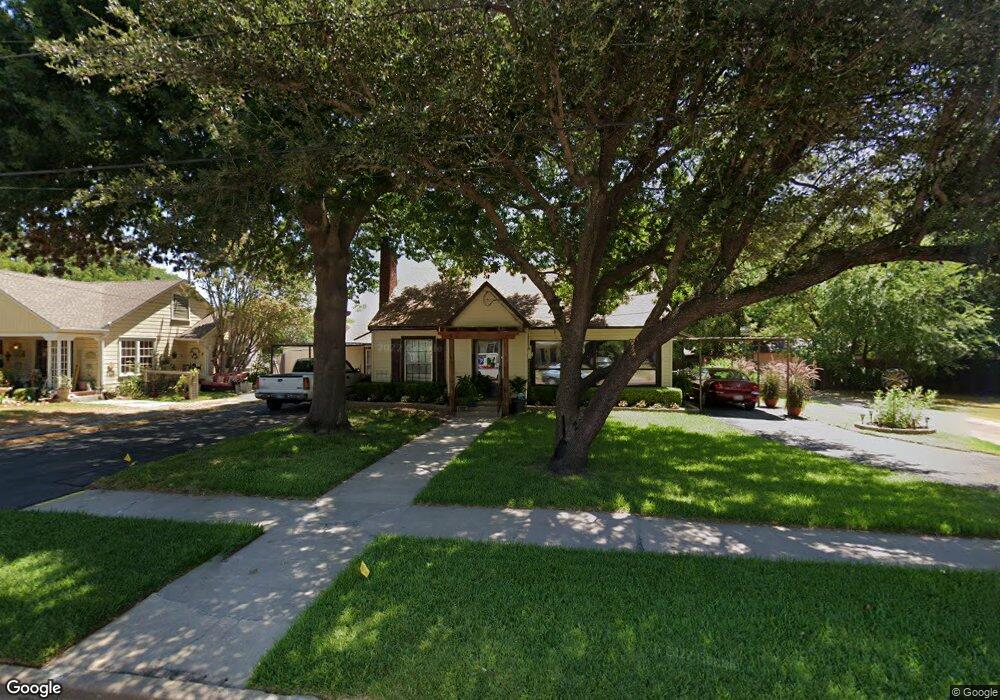 1012 N Commerce St, Gainesville, TX 76240 - photo 1