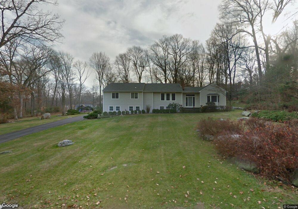 139 Hillcrest Rd, New Canaan, CT 06840 - photo 1