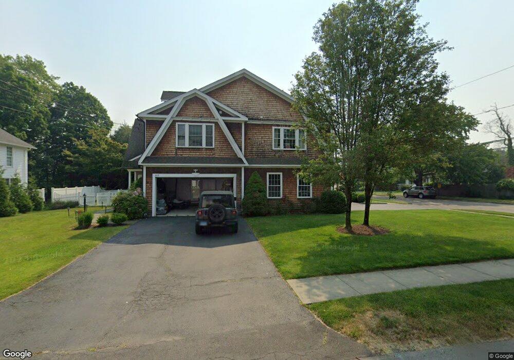 315 S Pine Creek Rd, Fairfield, CT 06824 - photo 1