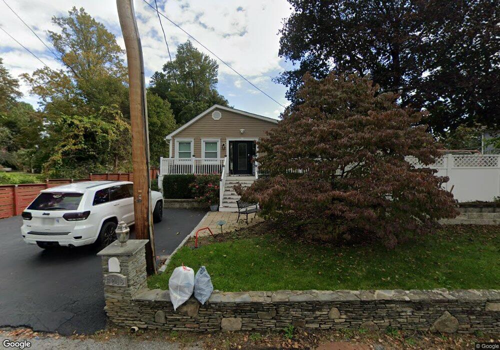 3218 Lincoln Dr, Mohegan Lake, NY 10547 - photo 1