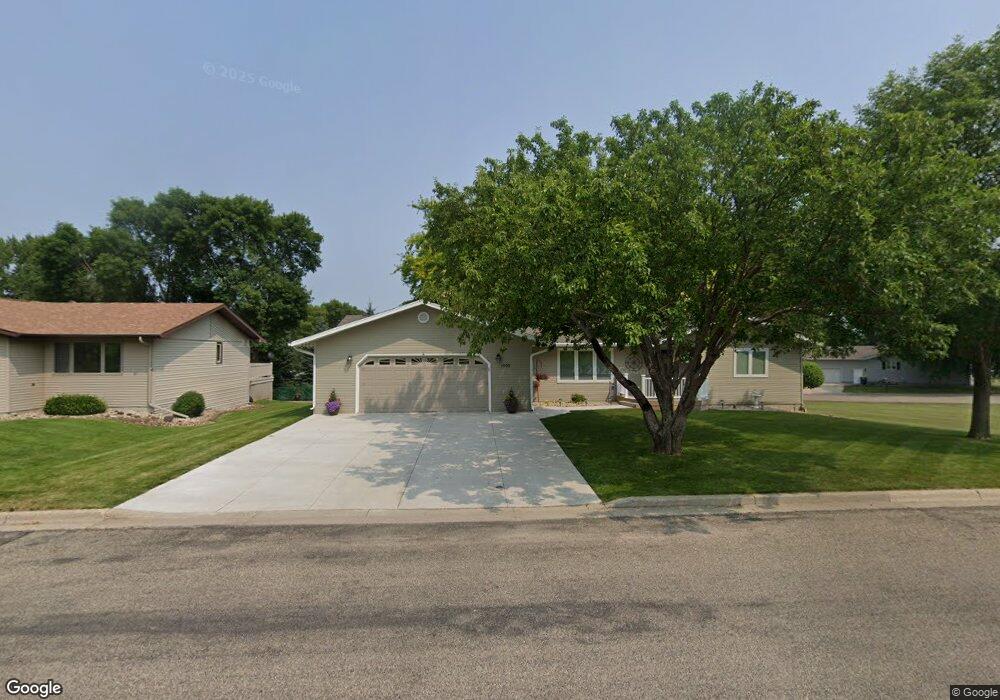 1009 7th Ave SW, Jamestown, ND 58401 - photo 1