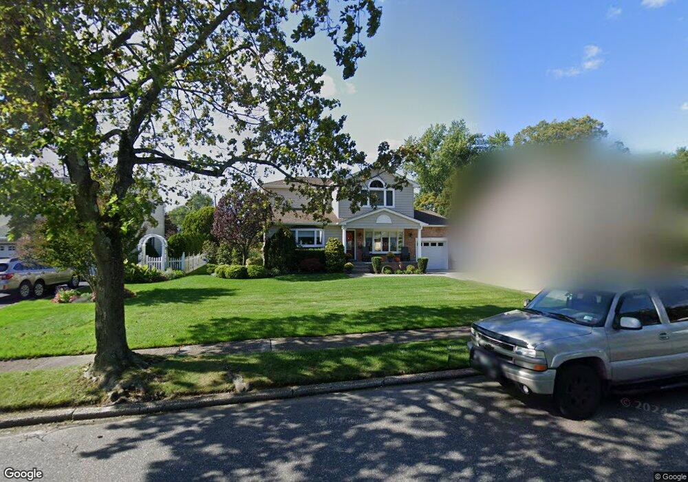 12 Fisher Rd, ComMacK, NY 11725 - photo 1