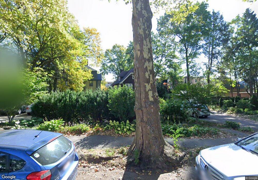 12 Lowell Rd unit 14, Brookline, MA 02445 - photo 1