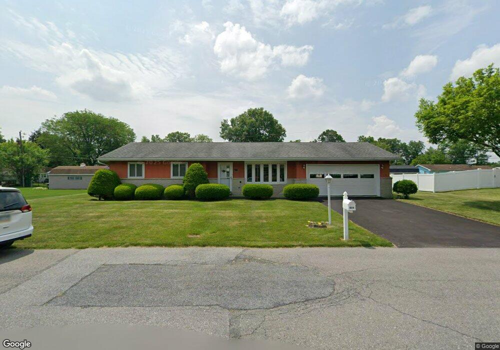 1019 Deer Run Ln, Slatington, PA 18080 - photo 1